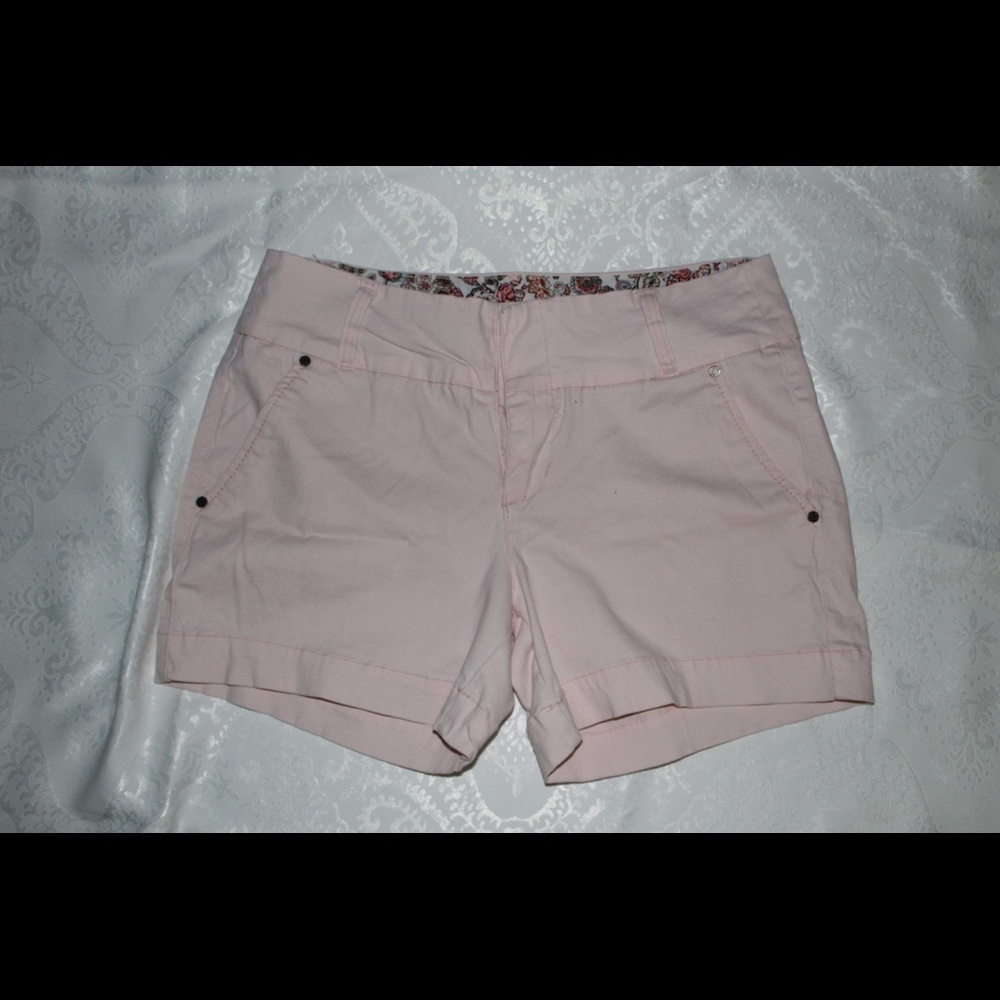 Shorts 🙊💕 - Picture 2 of 2